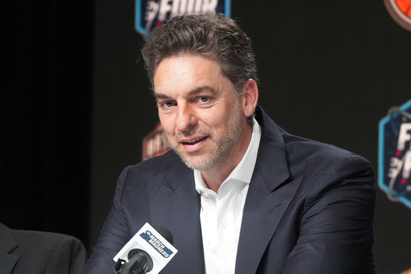 040123-002 paul gasol